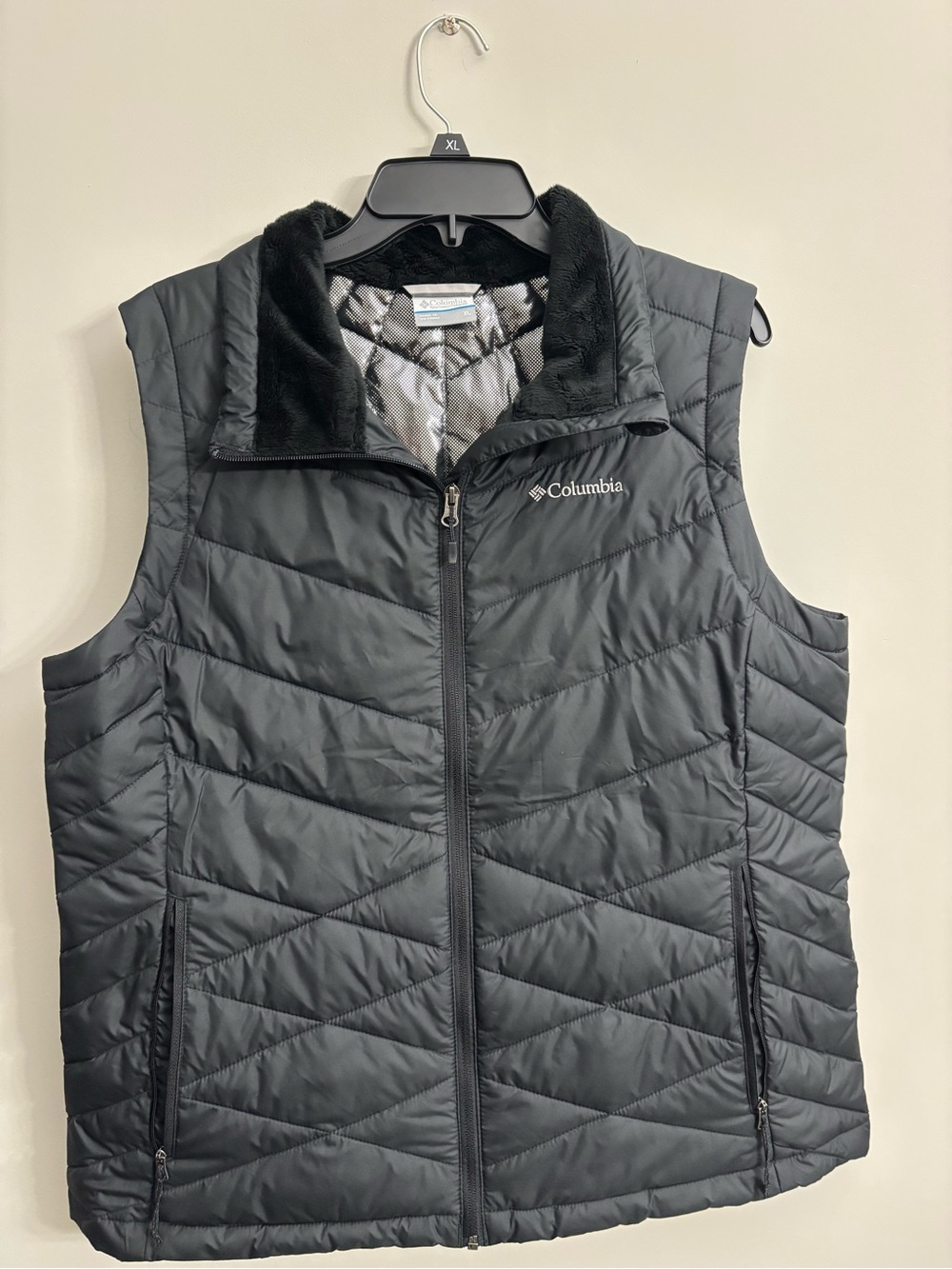 Columbia Women's Black Quilted Insulated Vest with Fleece Collar